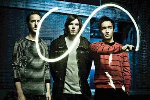 MusicRocketBlog's tweet photo. @alienantfarm @podband and @Hoobastank together @KOKOLondon !!! It's going to be huge! http://t.co/aTn1JtDNEg http://t.co/QOPsCBd7Bq