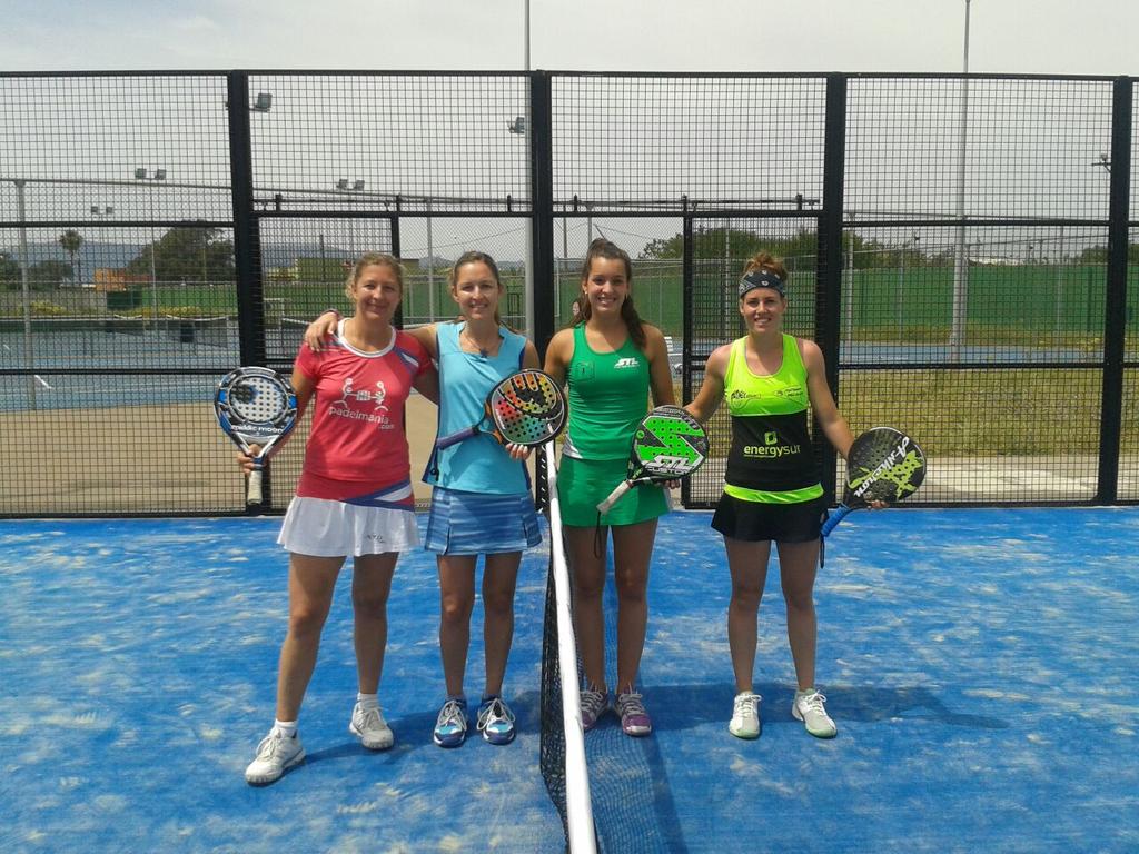 gagocris's tweet photo. Jugando con @Caro_Gago y contra amigas @AndreuskyGarcia @IreneGomez96 da gusto volver a competir. #bullpadel http://t.co/e2vSUtojIr