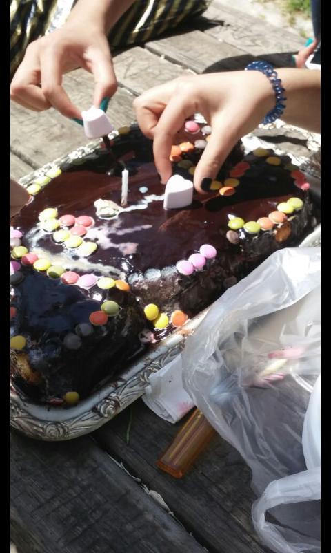 BuseAkcagul's tweet photo. @seyma202 Çok güzel pasta yeriz http://t.co/y5XxKn2uuD