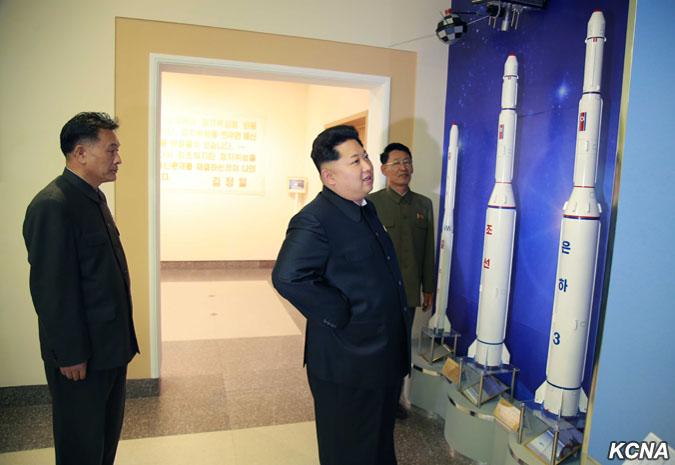 النشاطات العسكريه للزعيم الكوري الشمالي كيم جونغ اون .......متجدد  - صفحة 2 CEGulavWYAIHmEE
