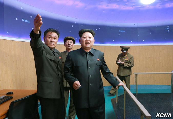 النشاطات العسكريه للزعيم الكوري الشمالي كيم جونغ اون .......متجدد  - صفحة 2 CEGulaxWgAAlM9M