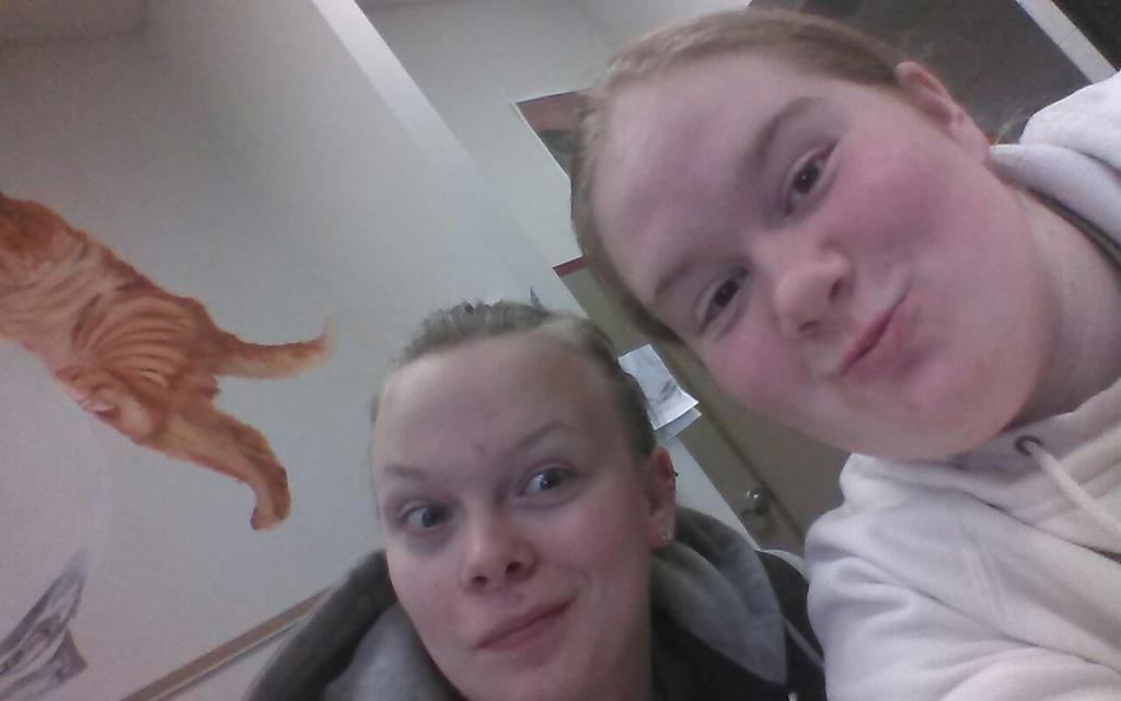 irina_sas's tweet photo. Probably will be one of my best friends throughout my entire life lol #deedra #bestfriendgoals http://t.co/kY8L30Rpvc