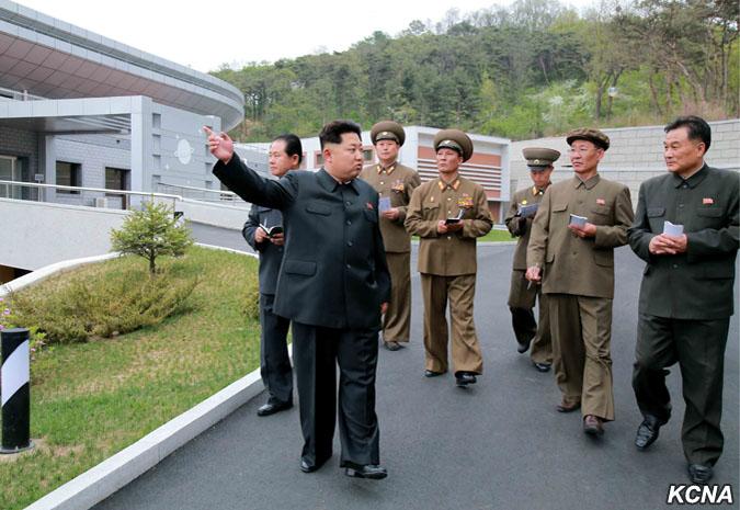 النشاطات العسكريه للزعيم الكوري الشمالي كيم جونغ اون .......متجدد  - صفحة 2 CEGyCvrWAAAr4VF