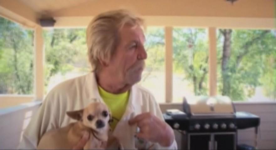 mygogames's tweet photo. Here's a feel good story, unless you're the bear: Man Punches Bear in the Face to Save Pet Dog http://t.co/P4j08ZwdRu http://t.co/qgflM2TX1u