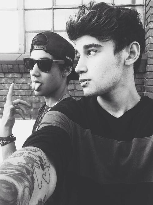 Happy birthday Luke and jai Brooks... wish you the bestest 20th birthday EVER!!!! I LOVE YOU SOON MUCH!!!     