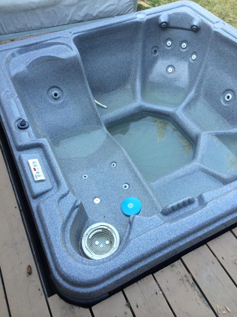 giddyup28's tweet photo. Had to do a quick clean after the @PiratesPuck drank copious amounts of beer Saturday night in the tub! #washtheshame http://t.co/jrXKJXnTPZ