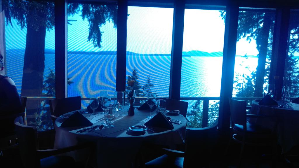 darinjorgensen's tweet photo. Best dining spot ever between @TMobile stores #SeattleNorth #TmoPNW http://t.co/eqM9tcczwK