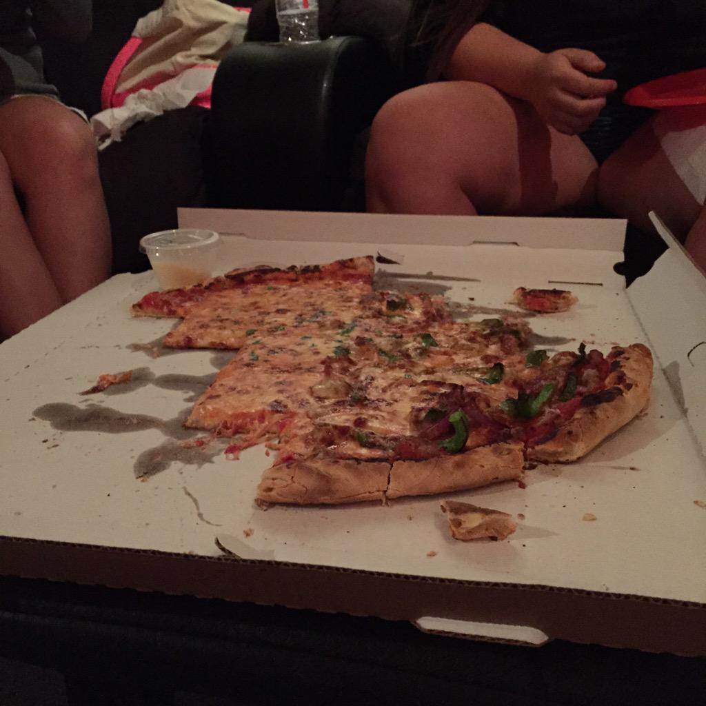 reiff2015's tweet image. Lol #seconddinner #striveforafive @smbosch @KenzieSax @breannalast10 @rileyshirk