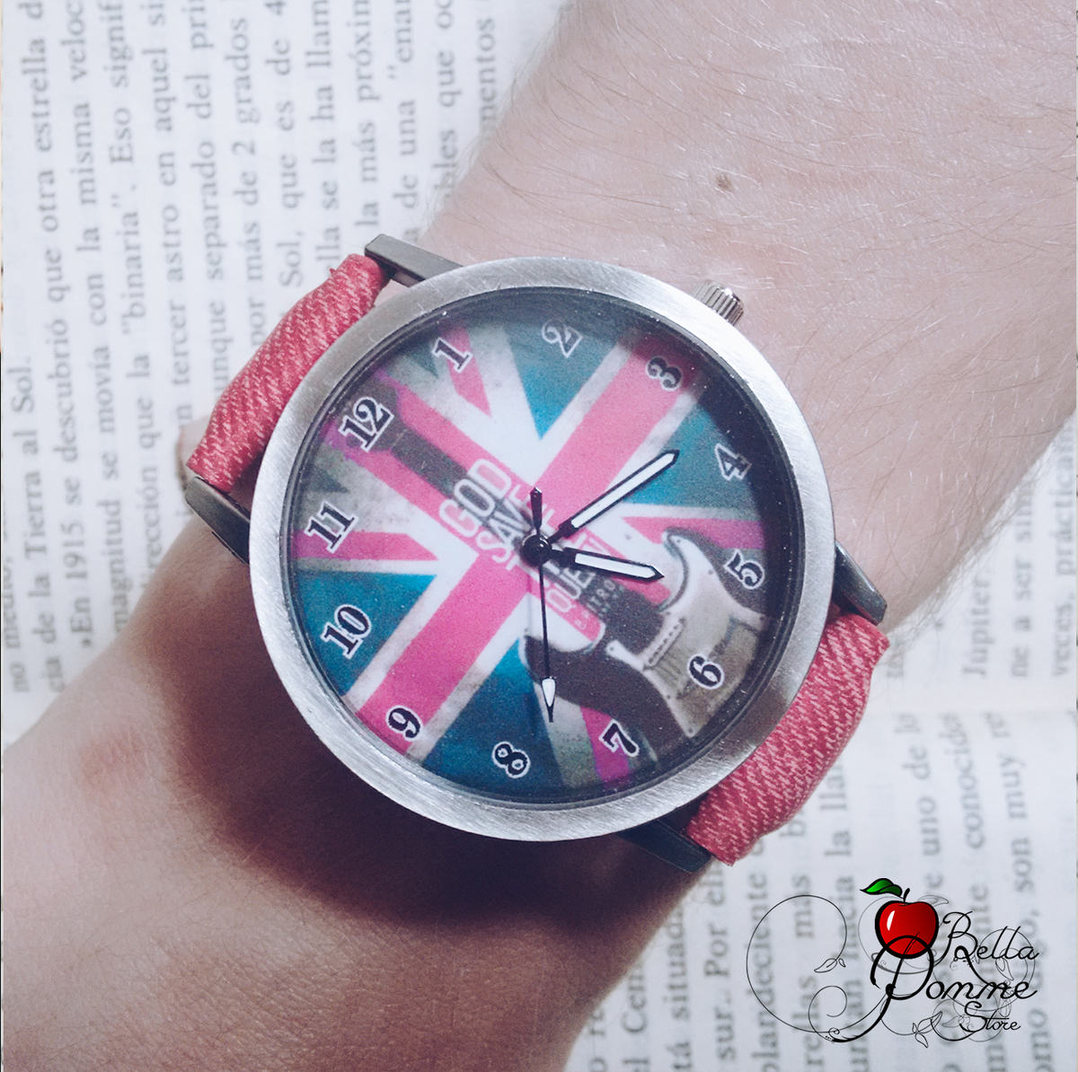 BellaPommeStore's tweet photo. Reloj Motivo London Rojo 
Valor: $35.000
WhatsApp: 314 209 4221 http://t.co/AZNN3V1SXD