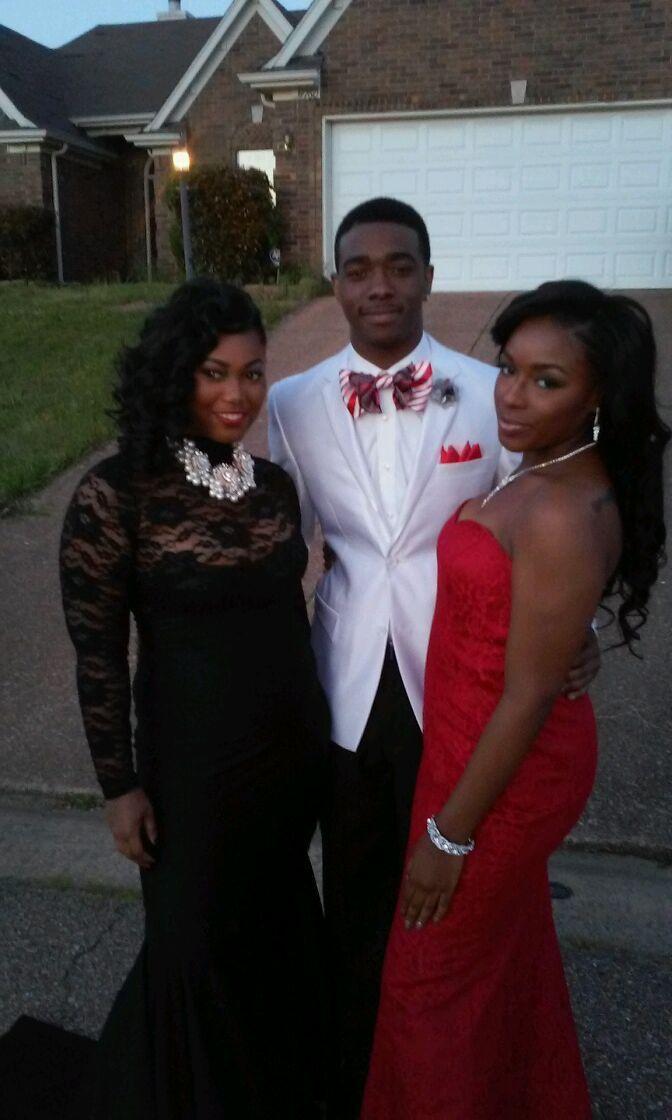 _ANecessity's tweet photo. He had two dates so it was twice as nice #Turnt4Curt #SouthwindGrandFinale #SouthwindProm http://t.co/HavfOz6dN4