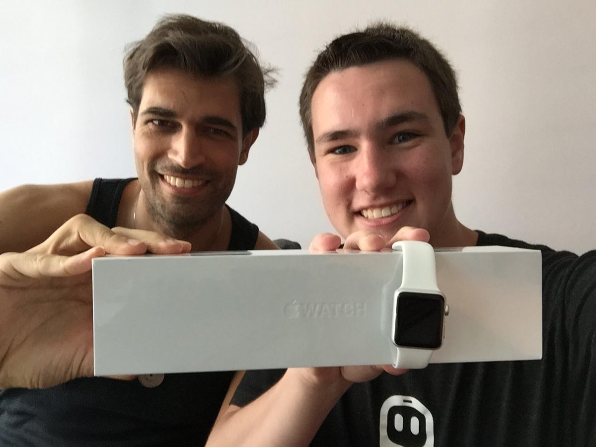 1AlexKhan's tweet image. Retweet this tweet to win this Apple Watch with @keaton