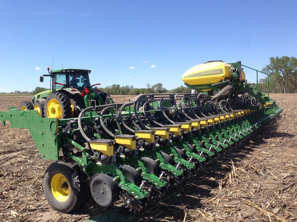 TonySibert's tweet image. 15 min to clean out and 15 seconds to plant this years sweet corn crop. #36rowplanter #plant15 @SeminisSeeds