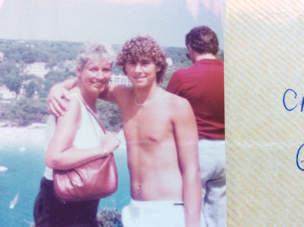 buckingham735's tweet photo. @buckingham_dave I see you have more hair with chick!!! L http://t.co/qw0dHbHj6z