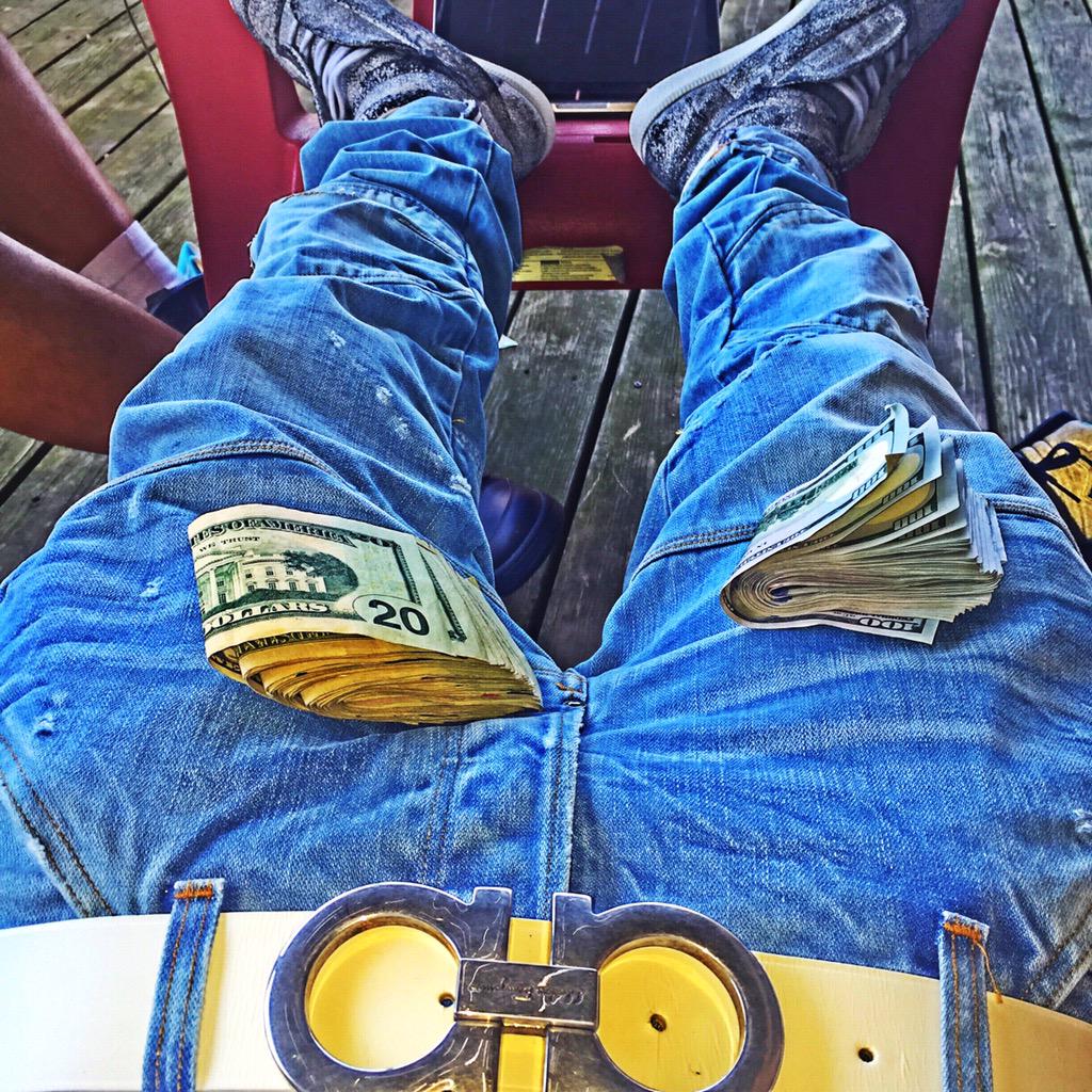 MoneyMakinqTim's tweet photo. Money Came Fast On These Niggas... -#JewShit π―πππΎ http://t.co/OW0QG4WBsZ