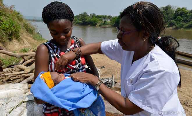 sorana1965's tweet photo. Getting children immunized - going the extra mile in CAR http://t.co/1Pv35lSG7c @UNICEF #imunization #health http://t.co/kkMIc6sVls