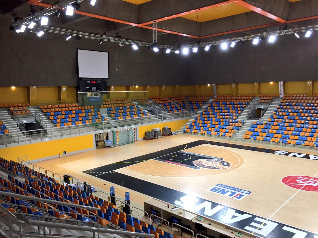 BeInAlex's tweet photo. #Handball : 23h50, Fin de la journée marathon pour les bénévoles du @FleuryLoiretHB 

#FinaleCWC http://t.co/0gD3GCDCNv