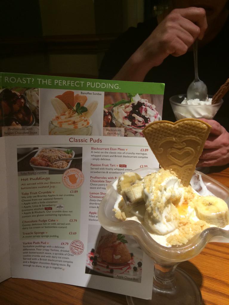 Not impressed, 4 deserts and nothing like the pics, only half a hobnob on one <a href="/tobycarvery/">Toby Carvery</a> #falseadvertising #ripoff