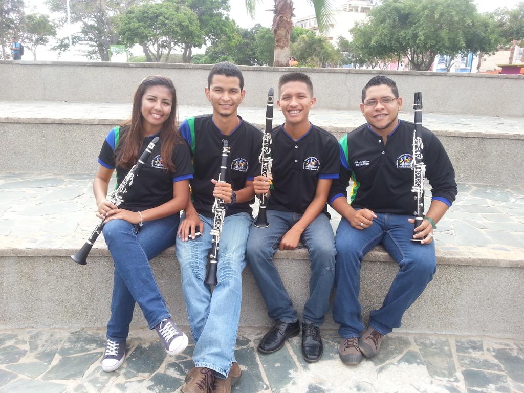 fary1978's tweet photo. @El_SISTEMA_CBL
ELSISTEMA BOLIVAR 
@ELSISTEMACBL
ELSISTEMABOLIVAR
#OSCBL
#ElSistemaCBLCumple38 #Clarinetes #Activos. http://t.co/05VrkPltIn
