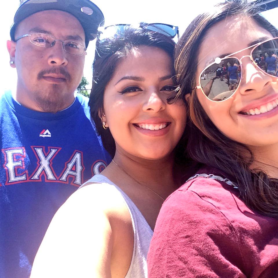 MjPeguero34's tweet photo. My 3 Favorite ⚾️ Cheering on some @Rangers and of course @CPEGUERO4 #OptimusP http://t.co/9Bi6gYZtcj
