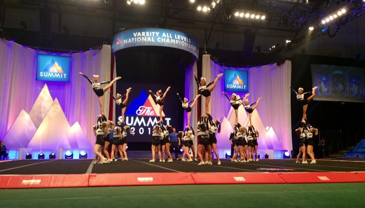 VarsityAllStar's tweet photo. East Celebrity Elite from the Large Senior 4 division had so much confidence throughout their routine! #TheSummit15 http://t.co/vgpzwcNeuF