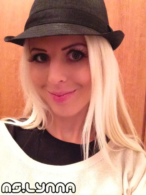 Why to use an umbrella if I got a hat? Good rainy night :-* http://t.co/pM8GzQ6iZW<a href="/tag/modelcentrostore"class="tags"><span>#modelcentrostore</span></a>