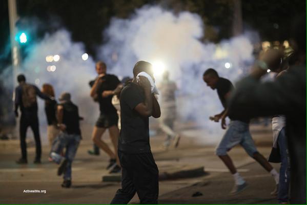 widadk's tweet photo. Manifestation contre le racisme anti-noirs en Israël qui peine à reconnaître ses coreligionnaires #BlackLivesMatter http://t.co/4ZTWAjZNq4