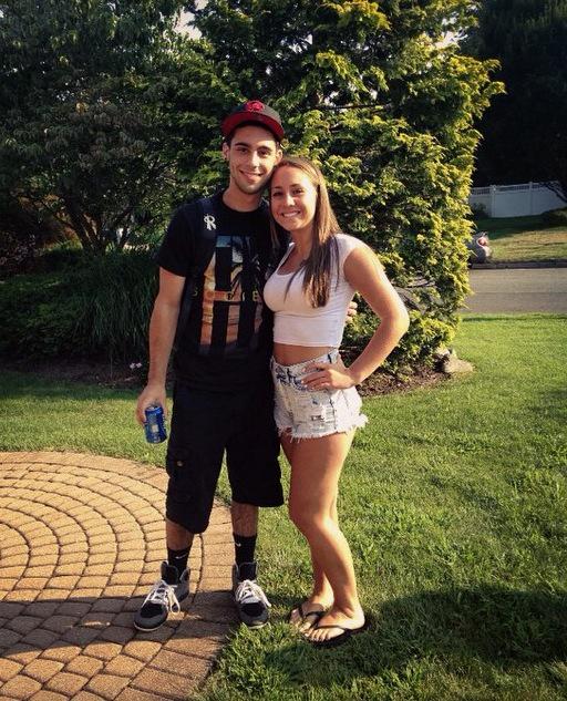 dianaa_johnston's tweet image. A very huge happy birthday to my favorite person!! @acatalano24 love you fam😛💗 #thankgodforthefarms #smartalec