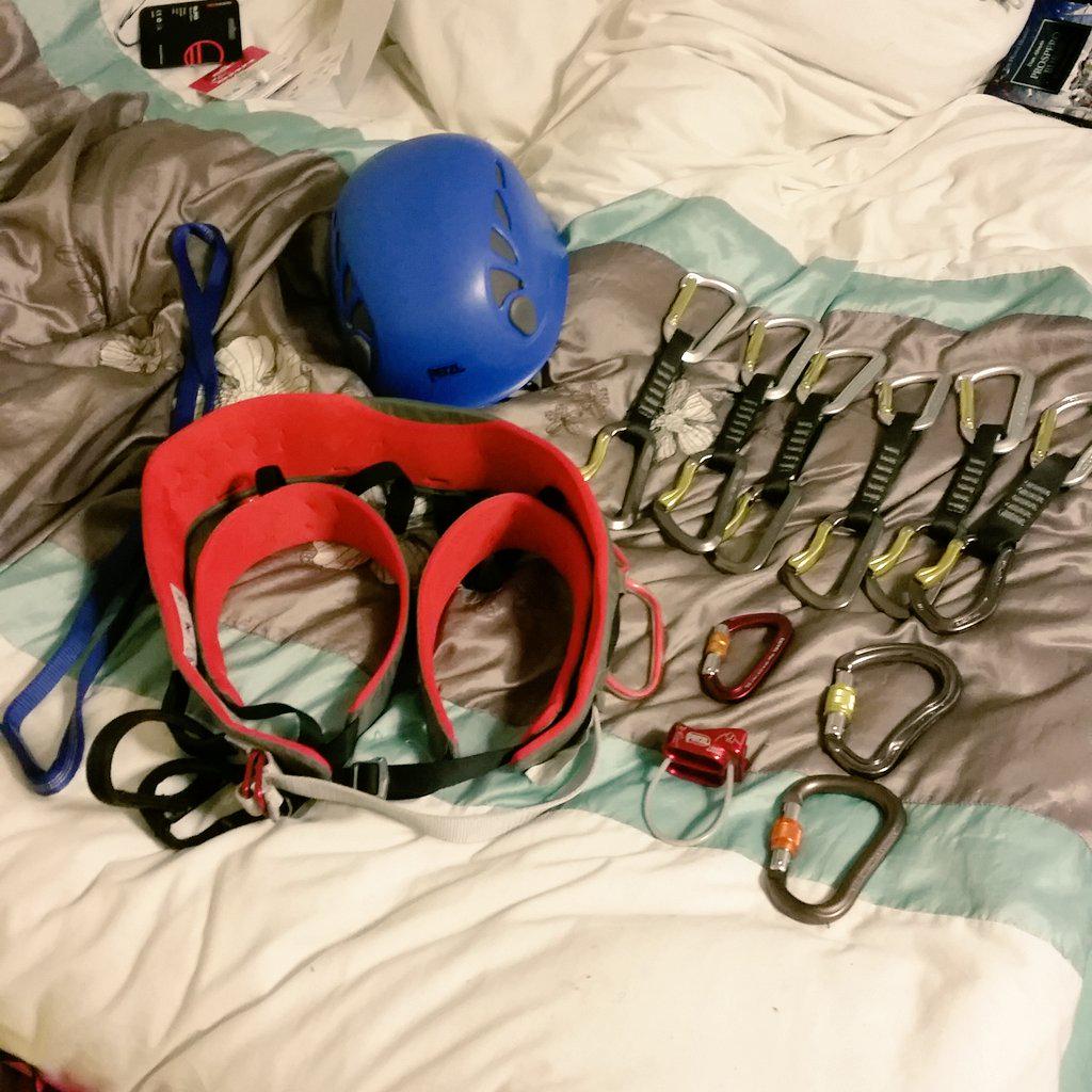 woodzywolf's tweet photo. Ready to go....fingers crossed for weather now @Petzl @BlackDiamond @dmmclimbing @wildcountryuk http://t.co/QBO9Ca7do6