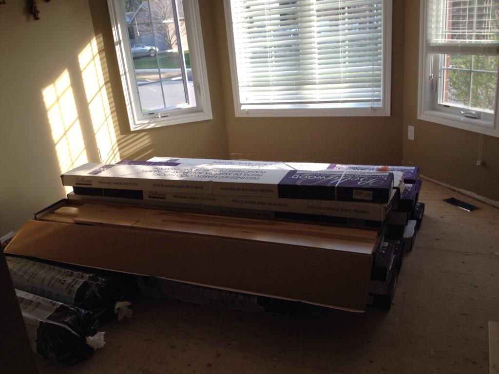 lisaweberobrien's tweet photo. The new floor has arrived!!! #homerenos #hardwoodflooring #naturalmaple #bellawood #nomorecarpet #yay ! 👍 http://t.co/l5ZetUQADM