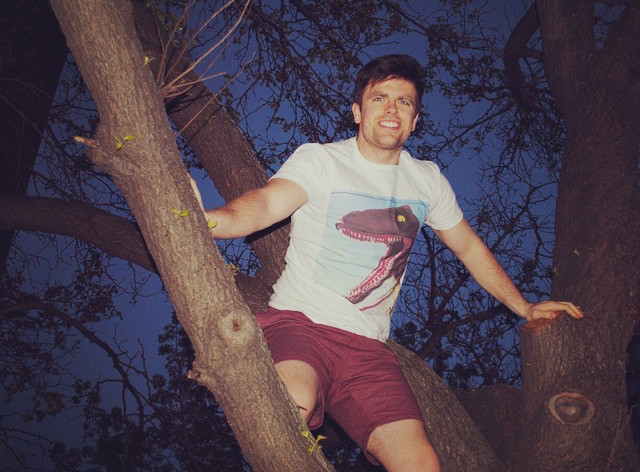 bendhalpern's tweet photo. Climbing a tree in my newest #threddit http://t.co/aI1xagrtLf http://t.co/CAMzZkOl3I