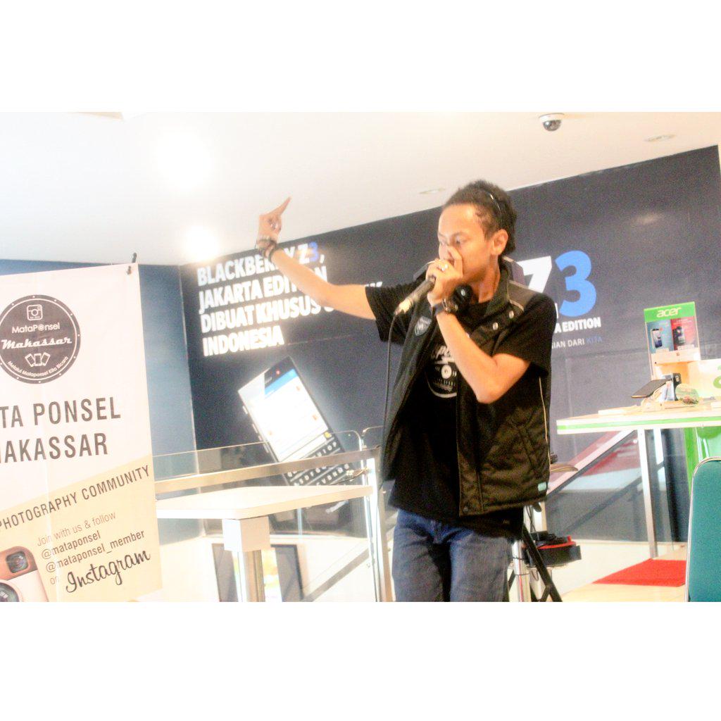 #Beatboxshowcase at <a href="/ErafoneStore/">Erafone</a> | Digital Fest 2015 | Talent by : @YenzBX <a href="/FiqhiAdriansyah/">Vicky</a> | Big up !