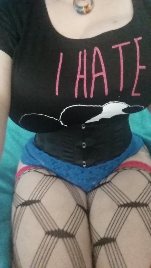 RealPinkyPowers's tweet photo. We are #liveonstreamate come #playwithyourself with us! #bustysluts #corset #ihatemornings #purpleandproud http://t.co/1MOAEHR0Kl