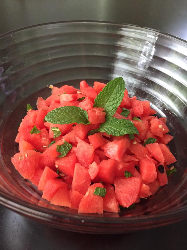 cassommelier's tweet photo. a simple sunday project. this one goes out to colleen fee. #watermintonsalad http://t.co/bpKHYRBQ8r