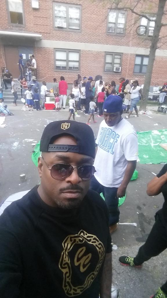 westflorissant's tweet photo. Lords of the Underground selfie
#BruceCourt for #FreddieGray
#FergusonToBaltimore http://t.co/IF7aWIeRLy
