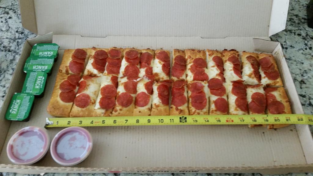 blu3s's tweet image. Don't let the box fool you,  #iamdissapoint #sadness  @pizzahut . Also,  #prepackaged #ranch??  #fail #regrets