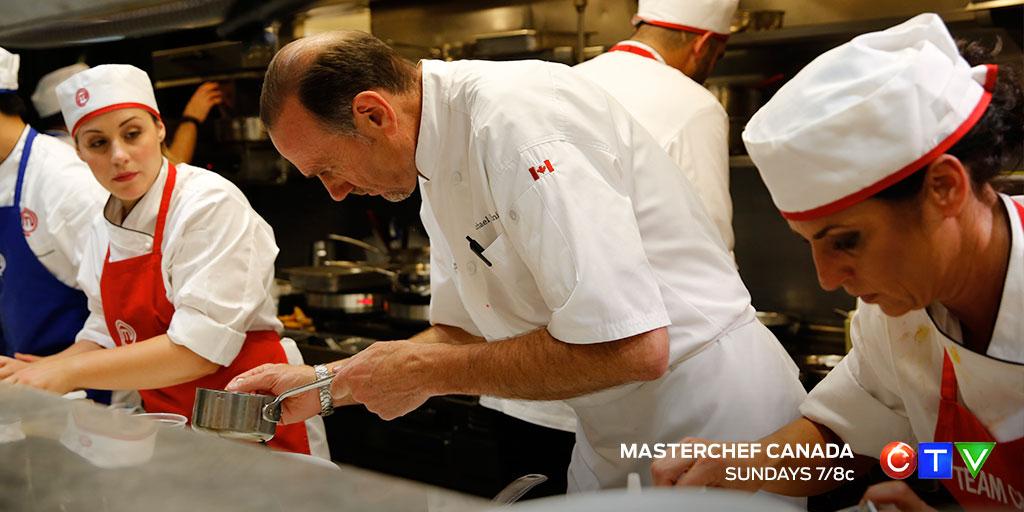 MasterChefCDA's tweet photo. Help is on the way for the Red Team: @MichaelBonacini! #CanoeCookoff #MasterChefCanada http://t.co/sACYUKYrAl