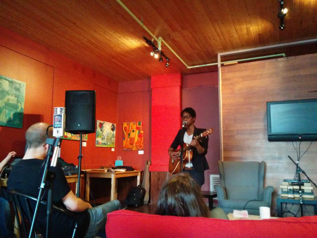 AtTheRootFest's tweet photo. Nika Smith closing out our first annual festival with some gorgeous finger-picking songs #dreamy #attheroot http://t.co/Zfq1Afd11o