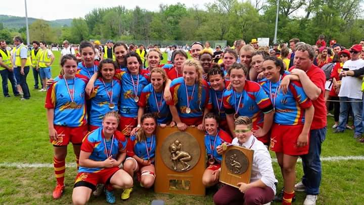 MargotBlanic's tweet photo. Championne de France #teamusap💛❤ @ToTo6618 @fustepauline @laulaufmthe @MaevaMotard http://t.co/v1BC9eFsEw