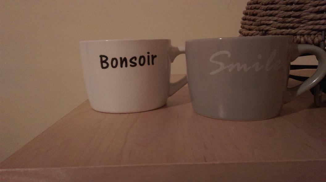 rosirivera9's tweet photo. Me encantan las tazitas que nos hemos comprado mi gordi y yo..
#Bonsoir:BuenasNoches #Smile:Sonrisa. http://t.co/YYJA2mgH2y