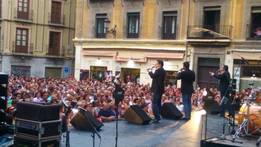 MyRoficial's tweet photo. Granada con Radiolé http://t.co/E3UD9zsRua