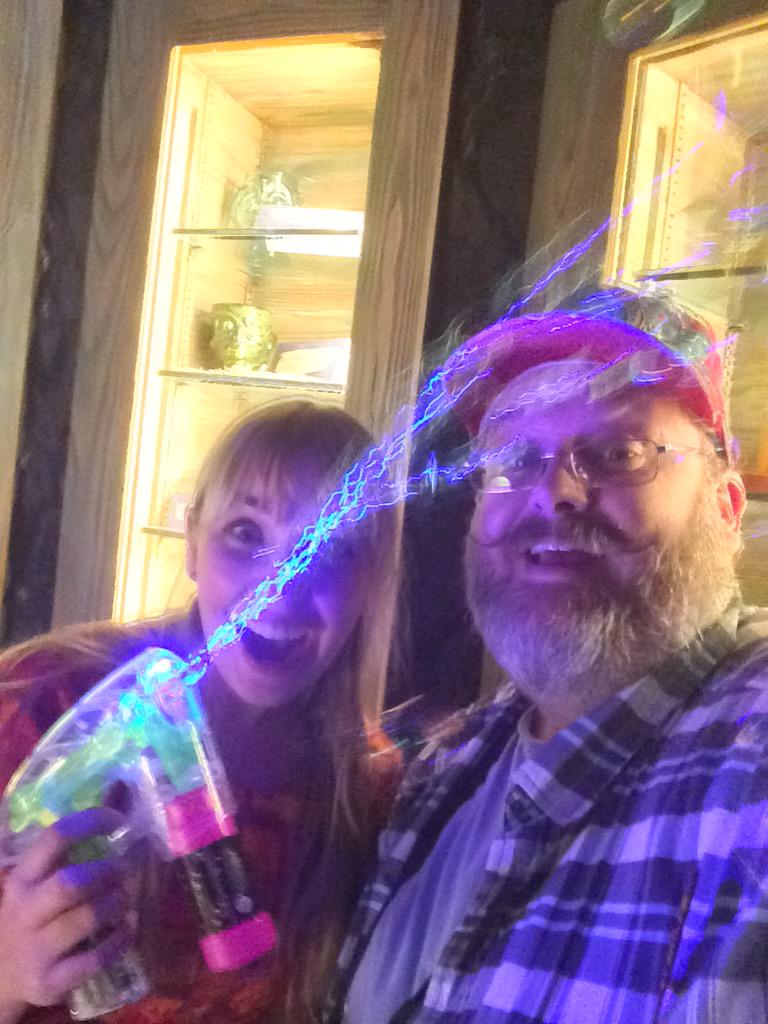 JonEadler's tweet photo. Had a great time seeing #SkipperErica #skipperjames and #skipperJaabar tonight at @TraderSamsWDW ! @blonde_asaurus http://t.co/yWSPyQkt93