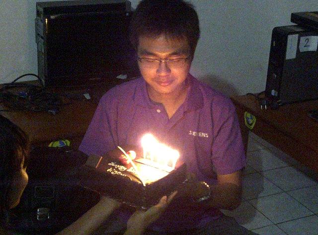 freezyjune's tweet photo. Psstt.....coordinator @SA_Grogol kemarin hut.  #HappyBirthday kak Yo! Panjang umur,makin syg adik2 @sahabatanak ya..☺ http://t.co/hXdghqJBXi