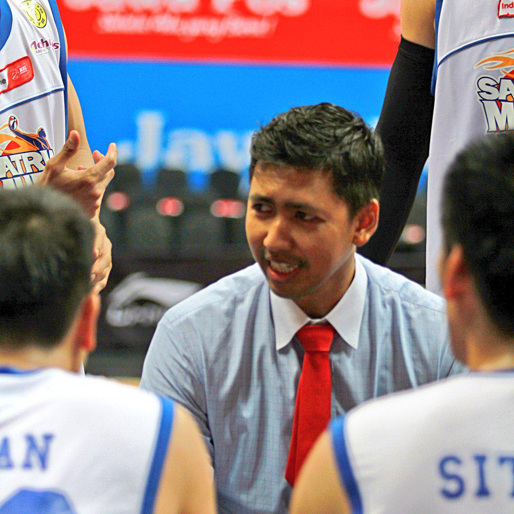 Happy bday Coach <a href="/cokordaRaka/">cokorda.wiwin</a>! May ur days from today be more honored &amp; blessed. Lets get the win tonight! #LetsgoSMB