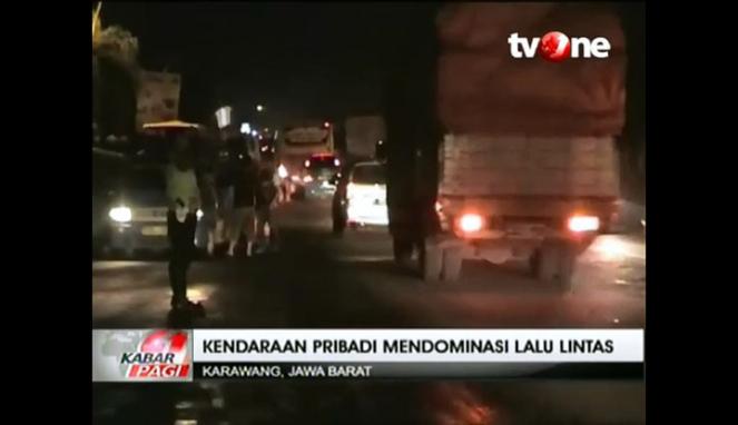 VIVAcoid's tweet photo. [VIDEO] Arus Balik Libur Panjang, Pantura Padat http://t.co/AywlKG4INg http://t.co/VZwgjn4Syr