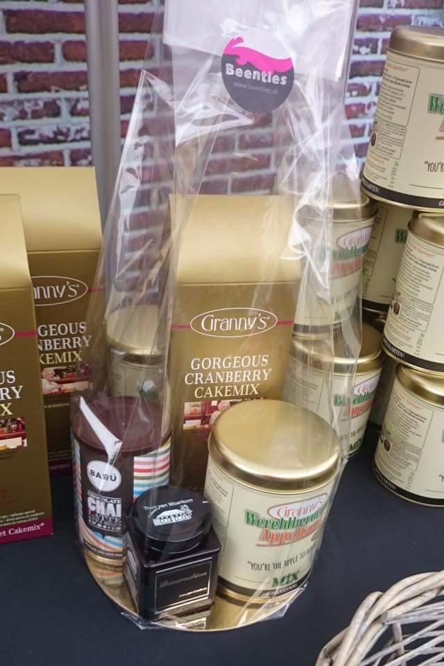 BeentiesGoods's tweet photo. Wat moet je nu toch weer halen voor moederdag? #origineel #heerlijk #eerlijk #bakken http://t.co/YCYnw4zpOi http://t.co/UQ2pFYfQ2w