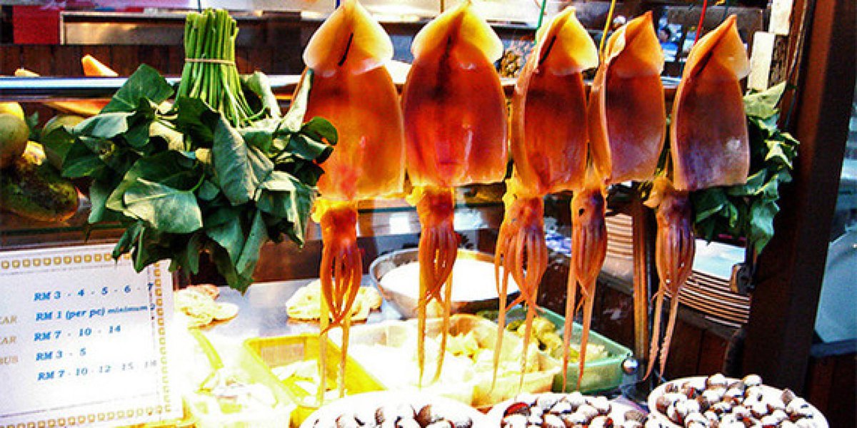 HuffPost's tweet photo. 10 foods you should NEVER eat abroad http://t.co/S2A4KM1TrO http://t.co/uMVACQttTC