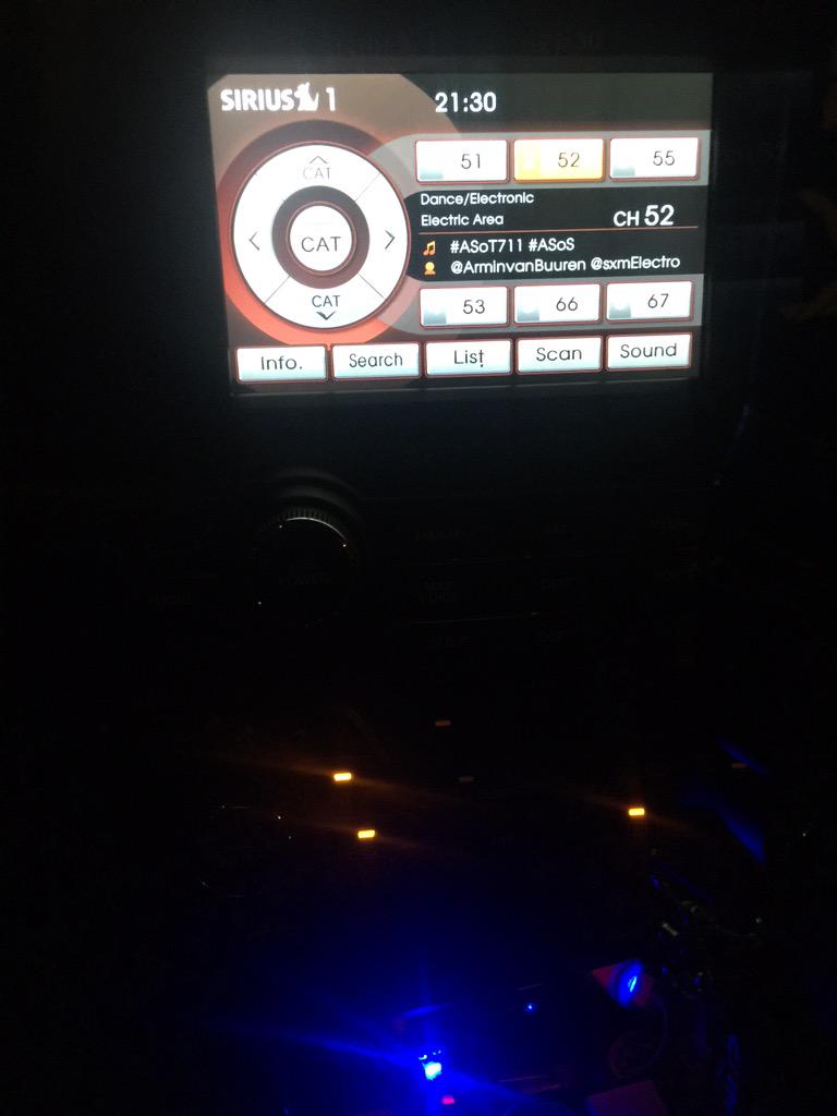 DrJeffATLChiro's tweet photo. #ASOT711 #ASoS @arminvanbuuren @sxmElectro #Atlanta http://t.co/q8MdUGDb9e