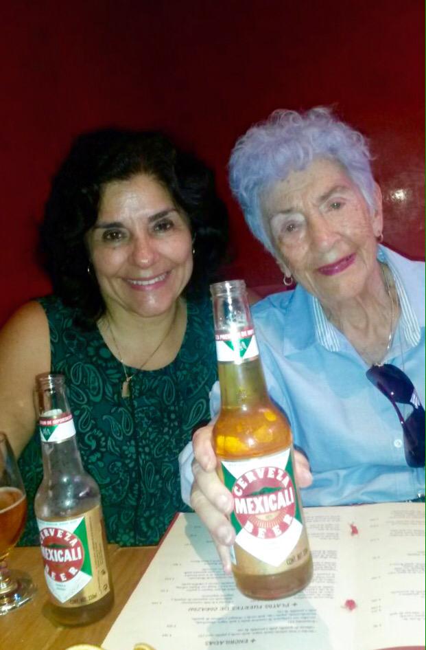 Maravazgar's tweet photo. Madre e hija http://t.co/gp24anLtyU