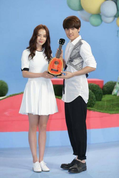 KStyletrip's tweet photo. Running Man裡的ACE王牌智孝,令人又愛又笑的懵智,韓劇裡的演技自然的宋演員,電影裡皇后的化身,你最喜歡哪一個智孝呢?^^
http://t.co/5A1sTYTzve http://t.co/2J8xgNeezJ