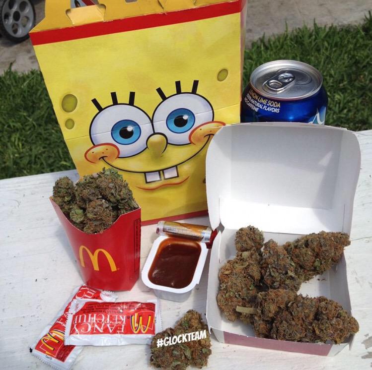 ArtistHBTLL's tweet photo. Now that's a happy fucking meal http://t.co/R5Wg3xp3pD